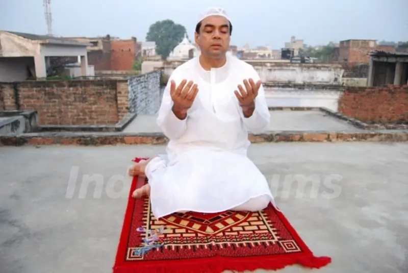 Paresh Rawal praying Namaz