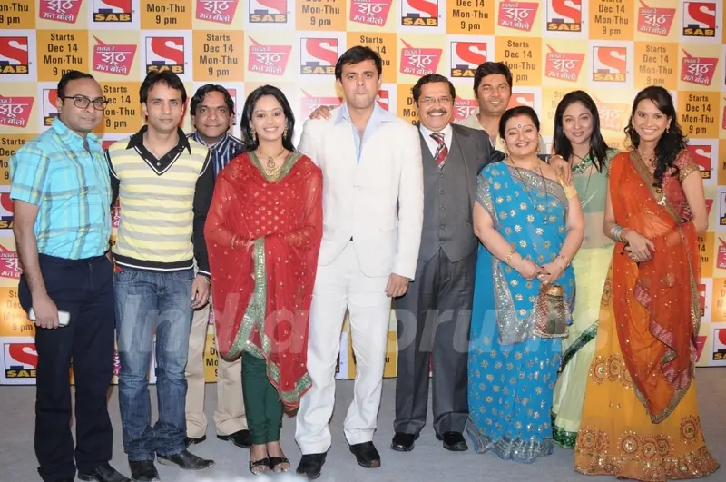 Cast of the show Sajan Re Jhoot Mat Bolo