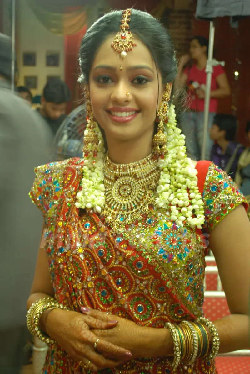 Mugdha Chapekar in Sajan Re Jhoot Mat Bolo