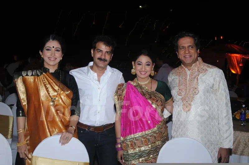 Still from tv show Behenein