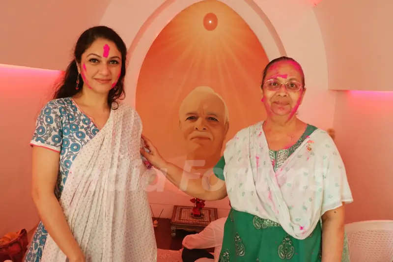 Gracy Singh celebrated holi with Brahmakumaris