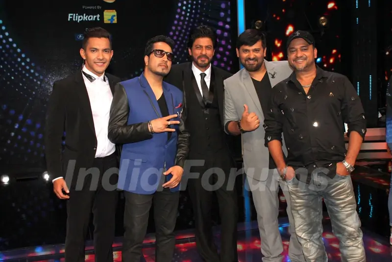 Promotion of 'Fan': Shah Rukh Khan with Sa Re Ga Ma Pa Judges