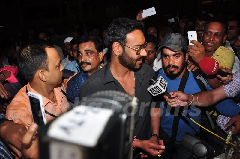 Airport Diaries: Ajay Devgn surrounded by reporters