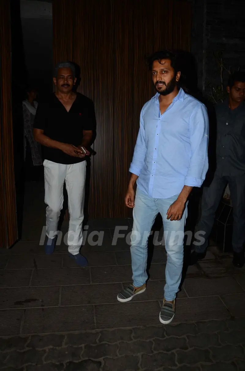 Riteish Deshmukh and Atul Kulkarni Snapped post atttending Party at Aamir Khan's Residence