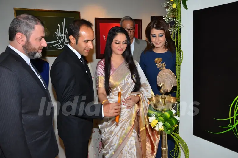 Gracy Singh at Kaveh Afraie's 'World Without Borders' Art Show