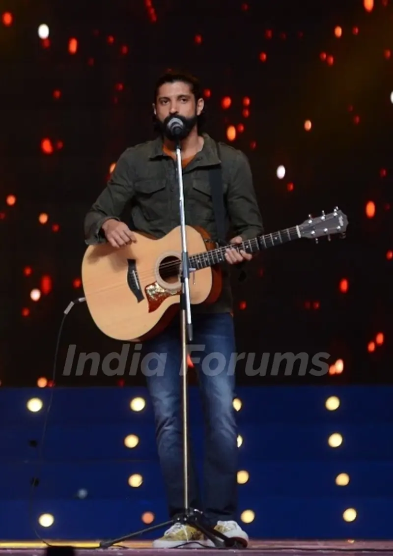 Farhan Akhtar performs at Umang 2016