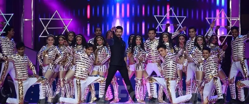 Shahid Kapoor performs at Umang 2016