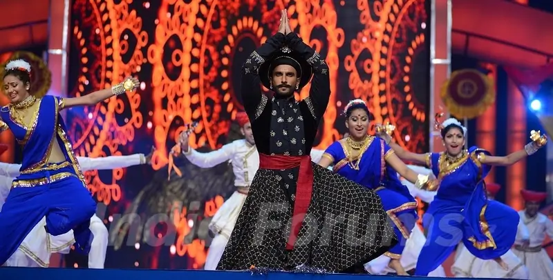 Ranveer Singh performs at Umang 2016