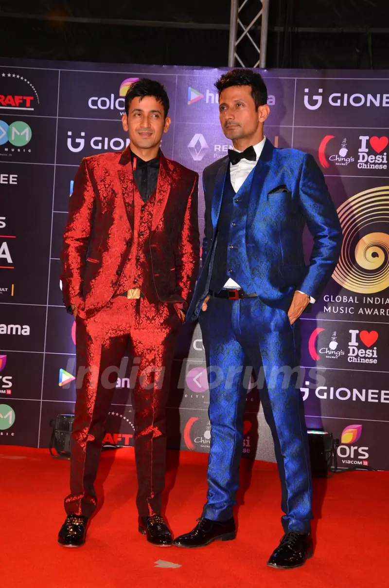 Meet Brothers at COLORS GiMA AWARDS 2016