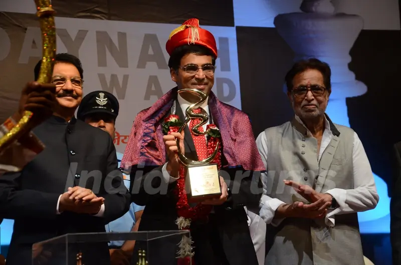 Vishwanathan Anand at Hridaynath Mangeshkar Award 2016
