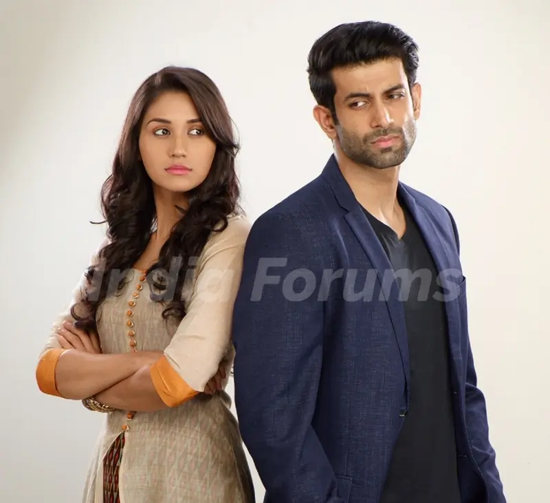 Nikita Dutta and Namik Paul in Ek Duje Ke Vaaste