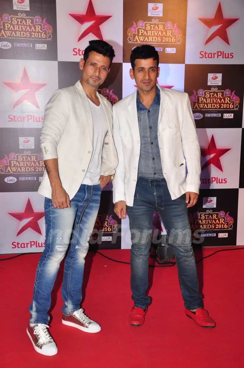 Harmeet Singh & Manmeet Singh at Star Parivar Awards Red Carpet Event