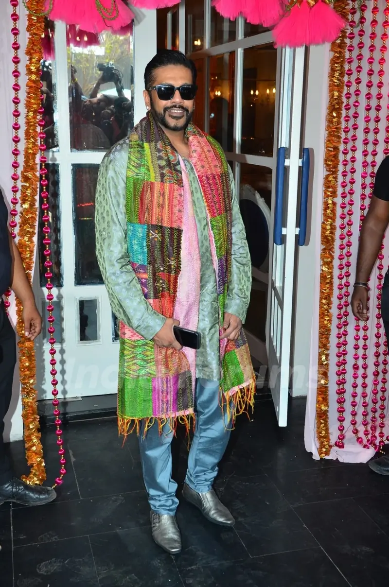 Karan - Bipasha's Mehendi Ceremony