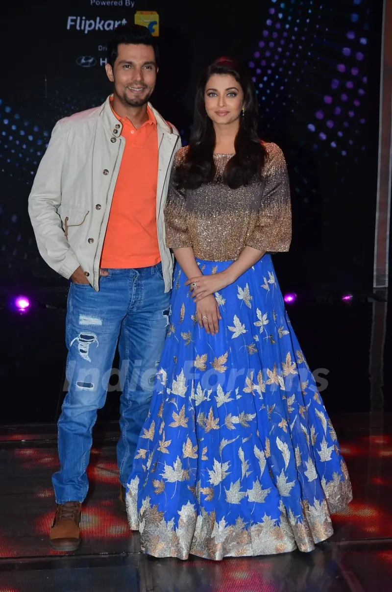 Randeep Hooda and Aishwarya Rai Bachchan at Promotions of Sarbjit on Show 'Sa Re Ga Ma Pa'