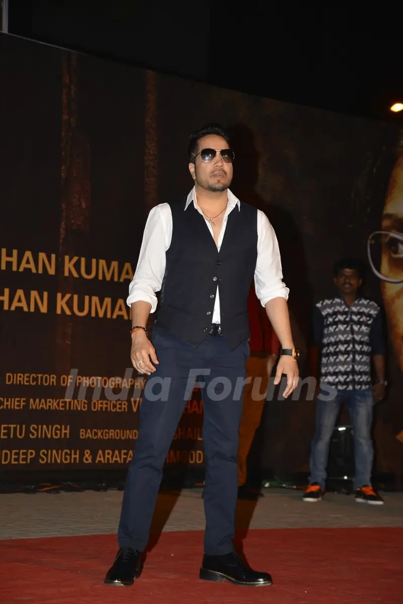Mika Singh at Special Premiere of 'Sarabjit'