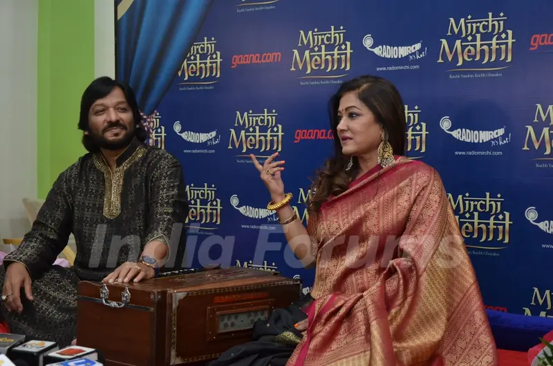 Roop Kumar Rathod Sings for his wife Sonali at Mehfil Radio Mirchi
