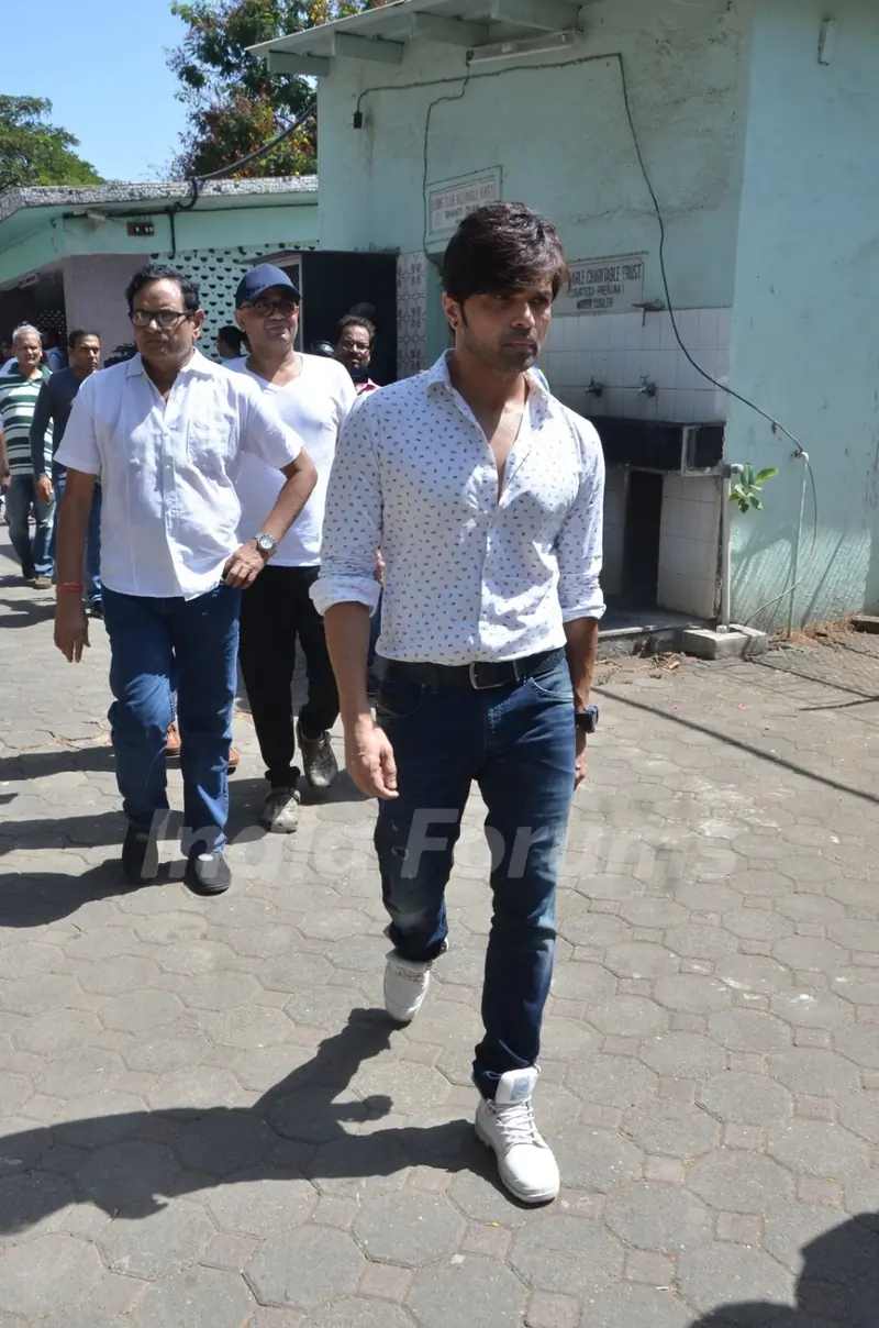 Himesh Reshammiya at Vikas Mohan's Funeral
