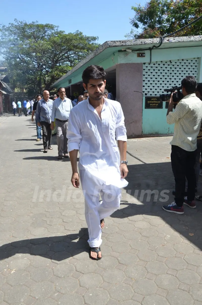 Omkar Kapoor at Vikas Mohan's Funeral