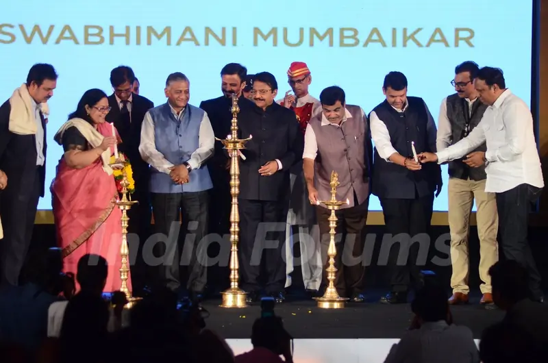 Maha. CM Devendra Fadnavis, Vivek Oberoi and Nitin Gadkari at Swabhiman Mumbaikar Event