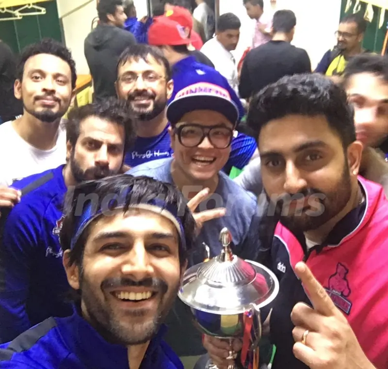 Kartik Aaryan Snapped with Abhishek Bachchan at Celebrity Classico 2016