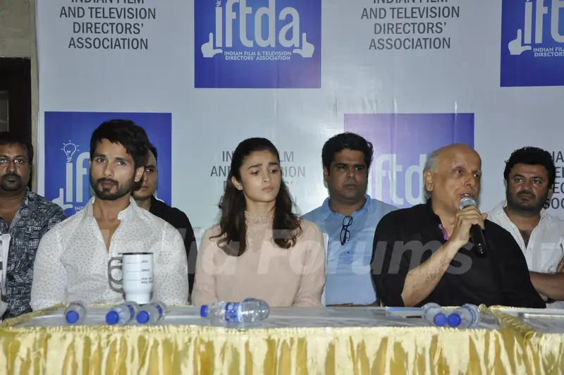 Shahid Kapoor, Alia & Mahesh Bhatt & Vikas Bahl at Press Meet of IFTDA for Udta Punjab Controversy!