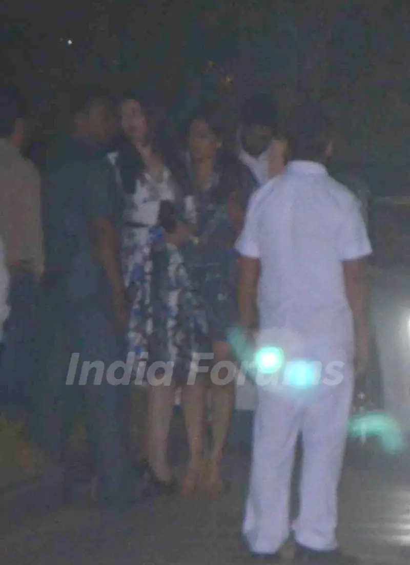 Aishwarya Rai Bachchan meets Abhishek and leaves for Dinner!