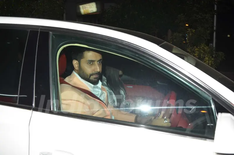 Aishwarya Rai Bachchan meets Abhishek and leaves for Dinner!