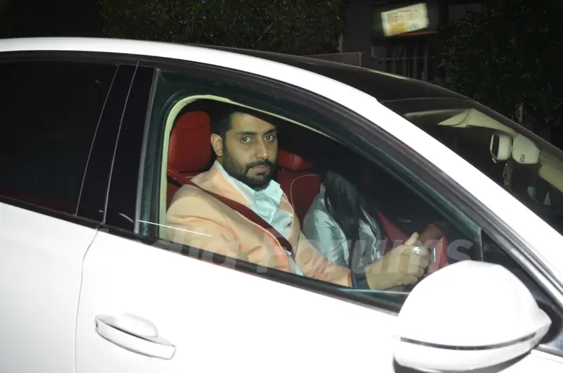 Aishwarya Rai Bachchan meets Abhishek and leaves for Dinner!