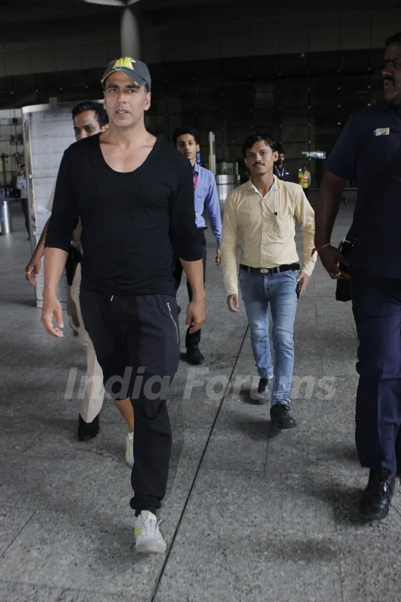 Akshay Kumar Snapped at Airport