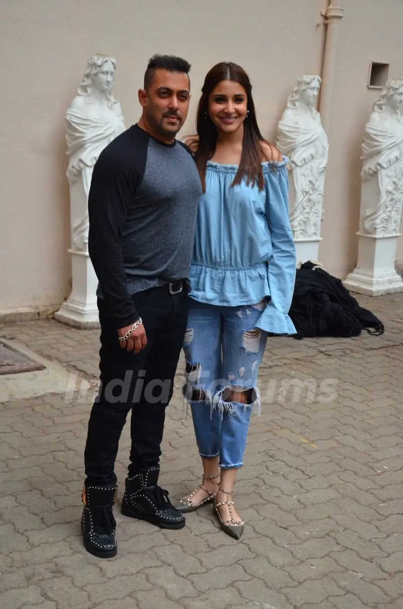 Salman Khan & Anushka Sharma Pose for 'SULTAN' Photoshoot !