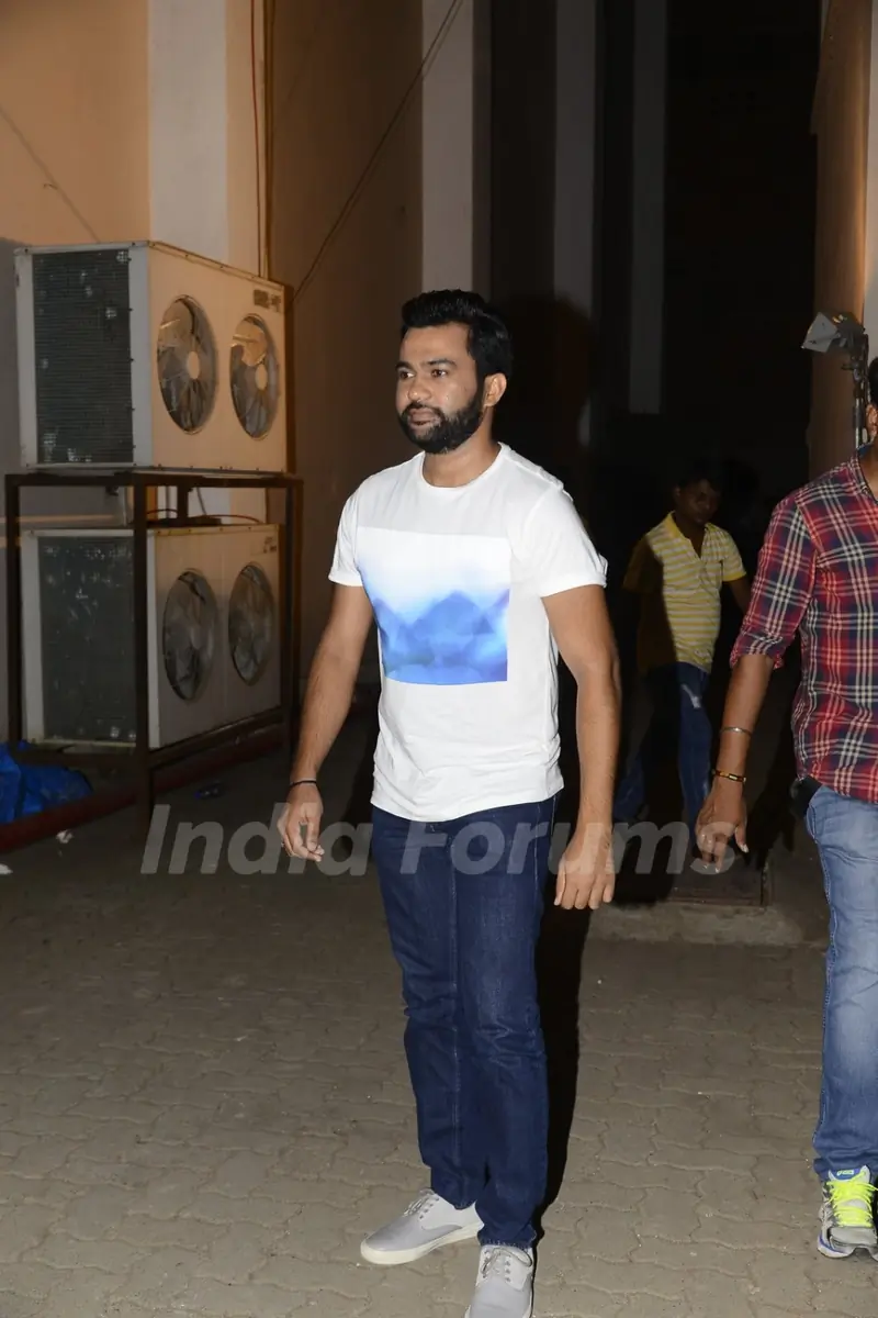 Ali Abbas Zafar Pose for 'SULTAN' Photoshoot !