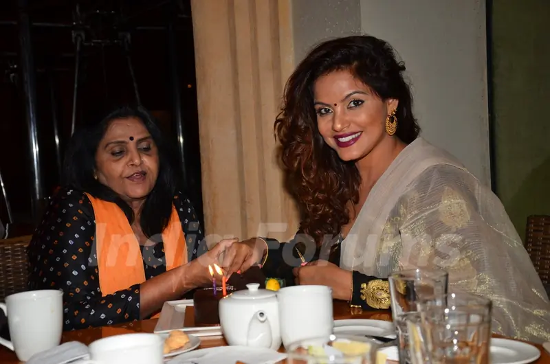 Neetu Chandra Celebrates her Birthday with Family