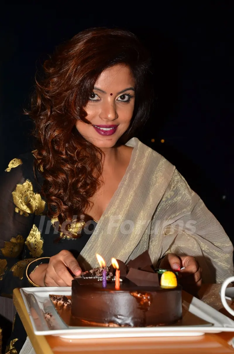 Neetu Chandra Celebrates her Birthday with Family