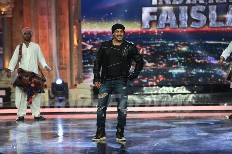 Salman Khan Promotes 'Sultan' on the sets of 'India's Got Talent 7'