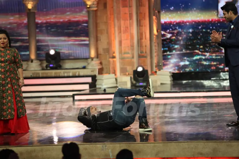 Bharti Singh, Salman Khan and Siddharth Shukla Promotes'Sultan' on the sets of India's Got Talent 7
