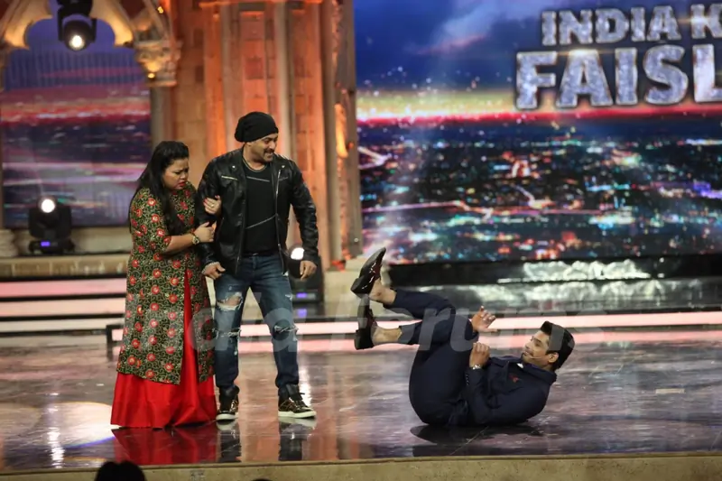 Bharti Singh, Salman Khan and Siddharth Shukla Promotes 'Sultan' on the sets of 'India's Got Talent'