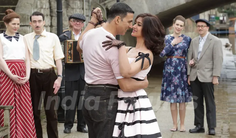 Still from tere sang Yaara from Rustom