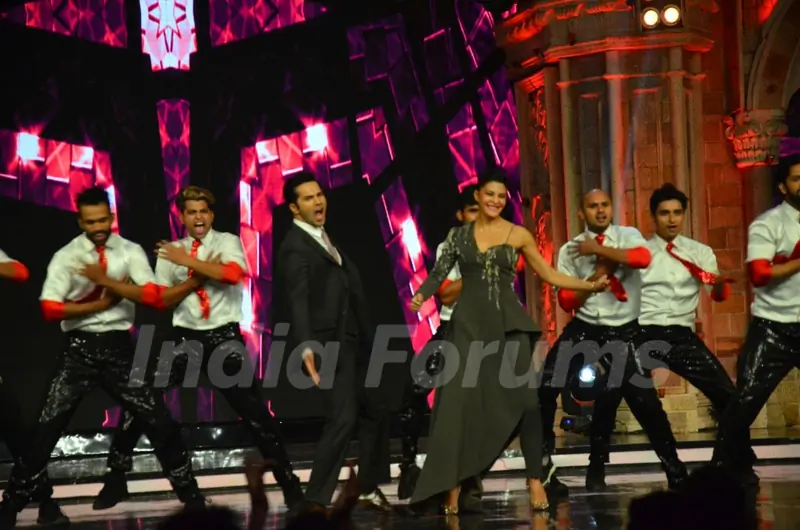 Varun Dhawan and Jacqueline Fernandes Promotes 'Dishoom' on India's Got Talent