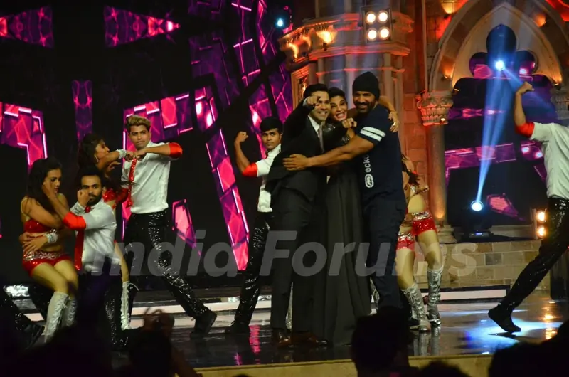 Varun Dhawan, Jacqueline Fernandes and John Abraham Promotes 'Dishoom' on India's Got Talent