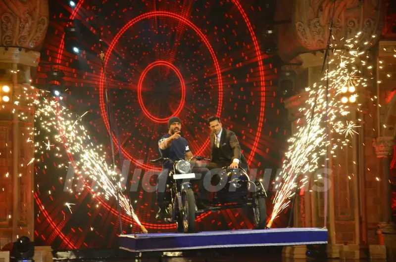 Varun Dhawan and John Abraham Promotes 'Dishoom' on India's Got Talent