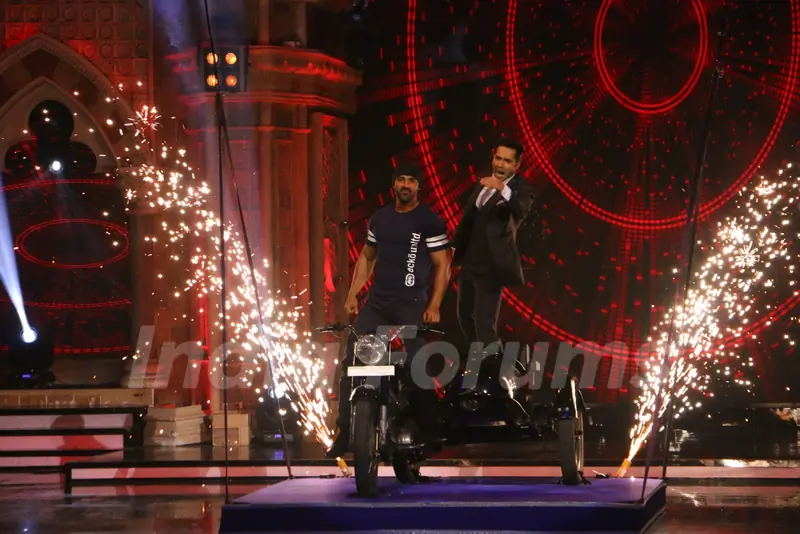 Grand Entry: Varun Dhawan and John Abraham for Promotion of 'Dishoom' on India's Got Talent!