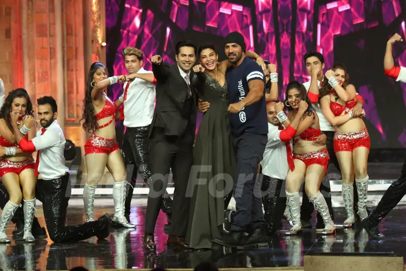 Varun Dhawan, John Abraham & Jacqueline Promotes 'Dishoom' on India's Got Talent!