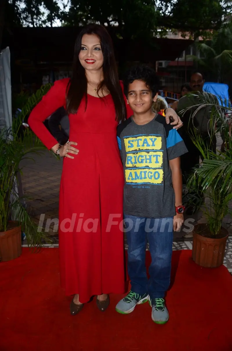 Deepshika at Golden Camera Awards 2016