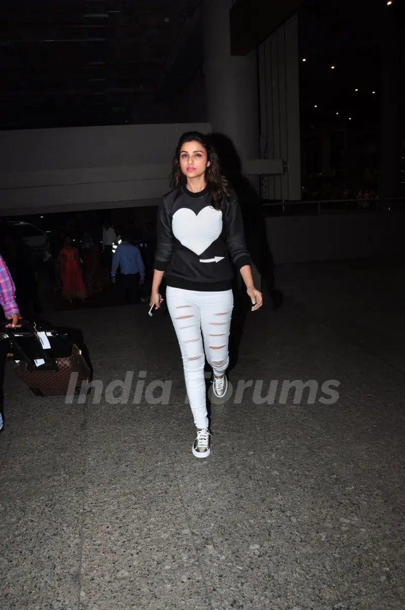 Parineeti Chopra spotted on airport!