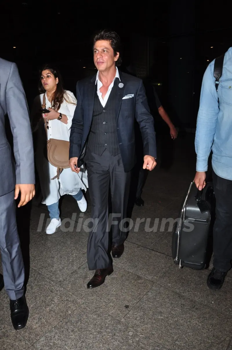 Shah Rukh Khan spotted on airport!