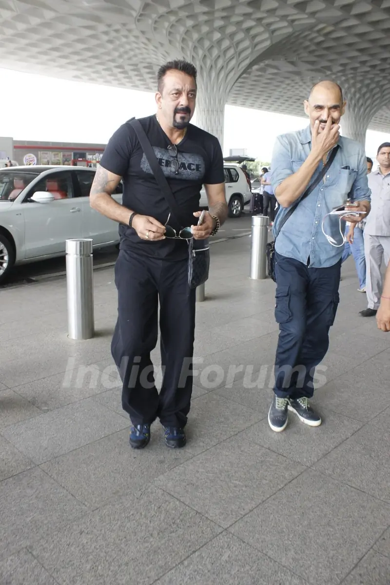 Sanjay Dutt spotted at airport!