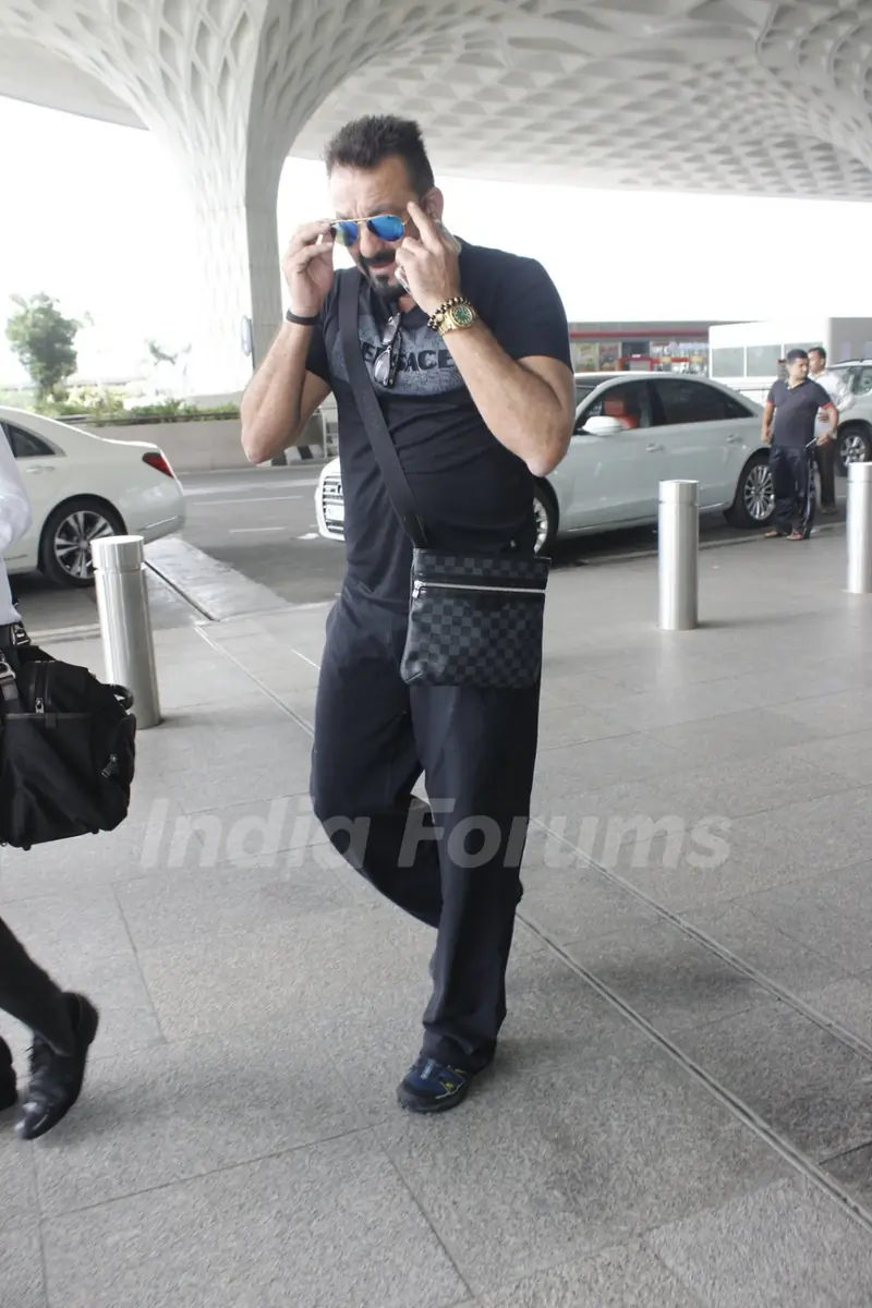 Sanjay Dutt spotted at airport!