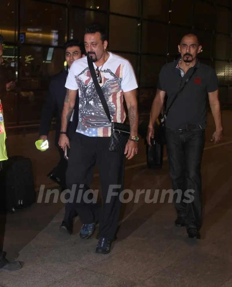 Sanjay Dutt spotted at airport!