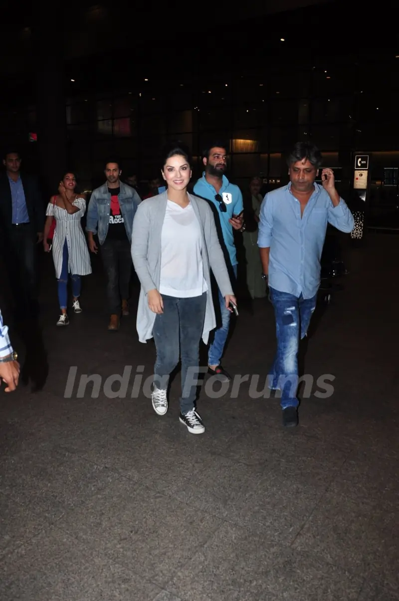 Sunny Leone snapped at airport!