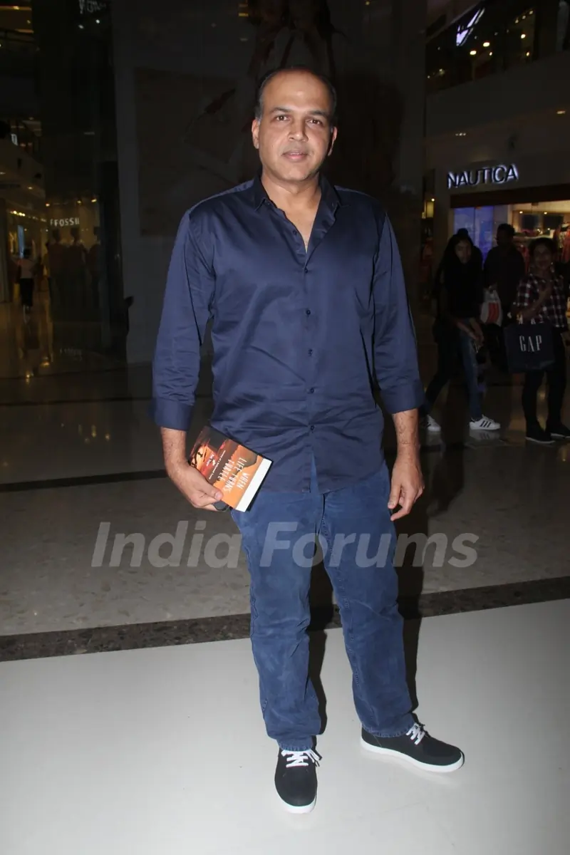 Ashutosh Gowarikar at Raj Supe's  book launch